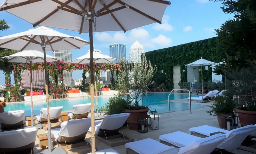 tylish rooftop pool at Tampa EDITION