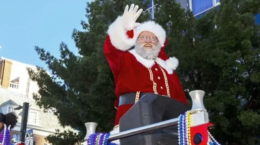 Santa Parade Tampa crowd at Curtis Hixon Park
